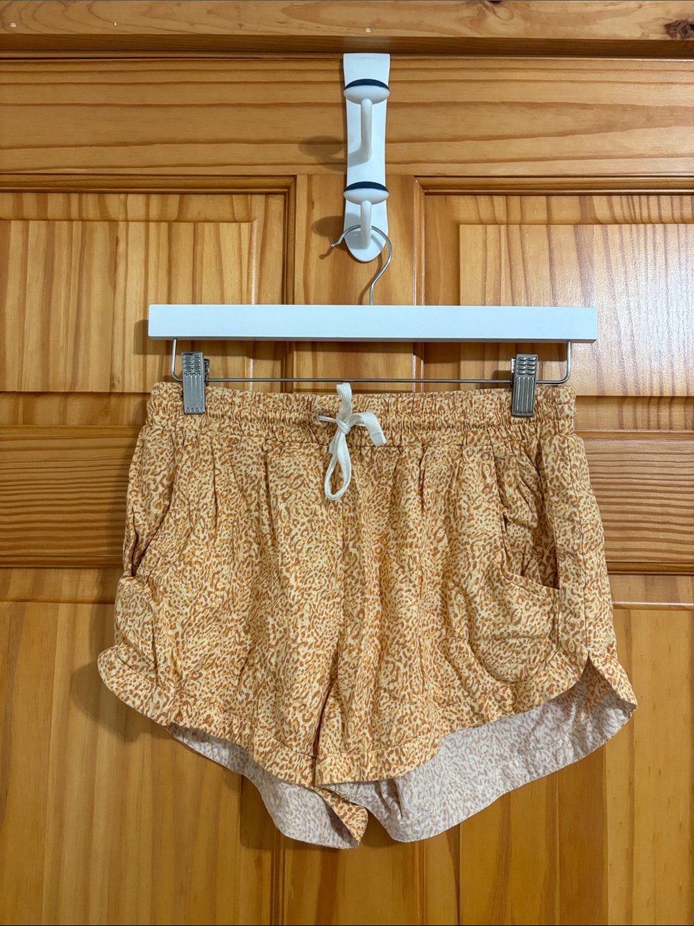 Billabong Size Small Orange and Yellow High-Rise Summer Shorts
